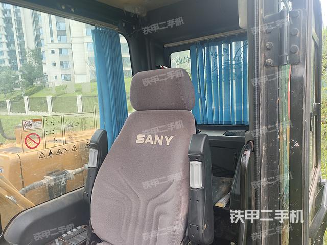 驾驶室顶部（整机外观）