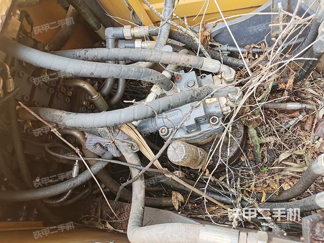 回转马达和主控阀（整机外观）