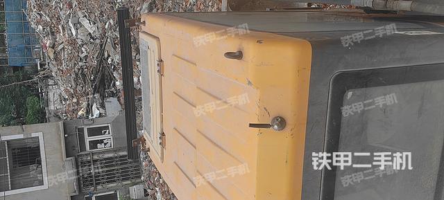 驾驶室顶部（整机外观）