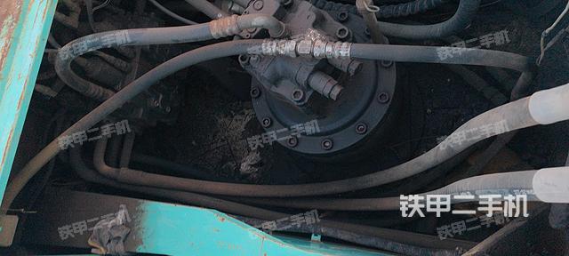 回转马达和主控阀（整机外观）