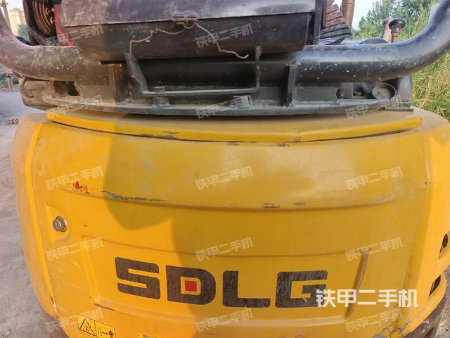 驾驶室顶部（整机外观）