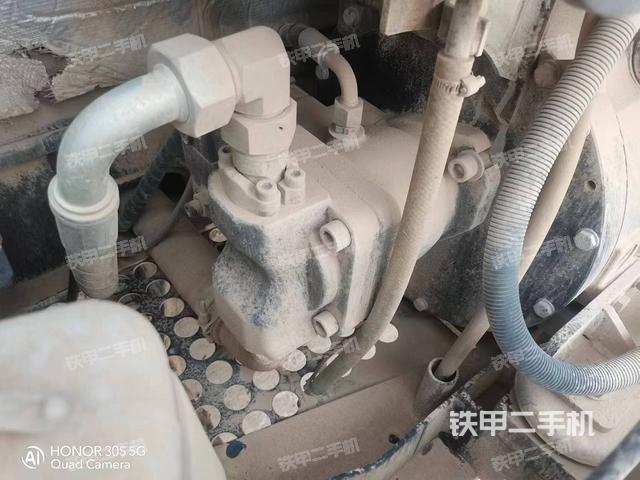 液压泵舱室正面整体（整机外观）