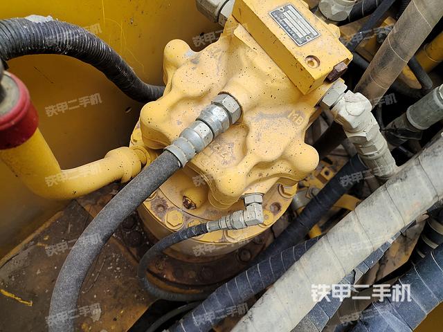 回转马达和主控阀（整机外观）