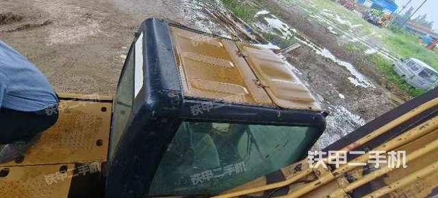 驾驶室顶部（整机外观）