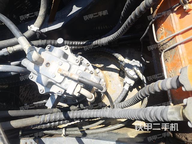 回转马达和主控阀（整机外观）