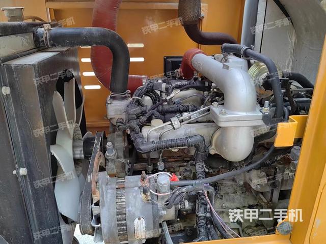 发动机左侧（整机外观及大件）