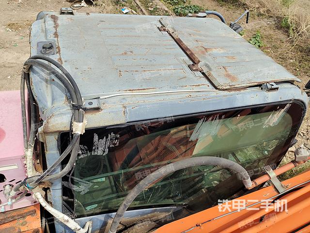 驾驶室顶部（整机外观）