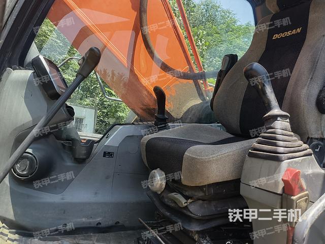 驾驶室整体（整机外观）