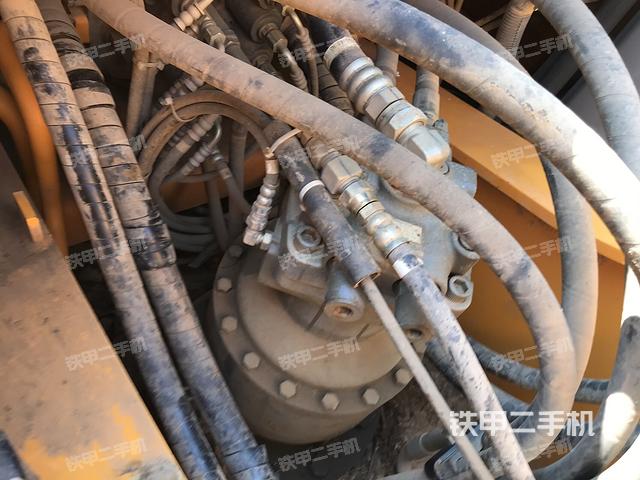 回转马达和主控阀（整机外观）