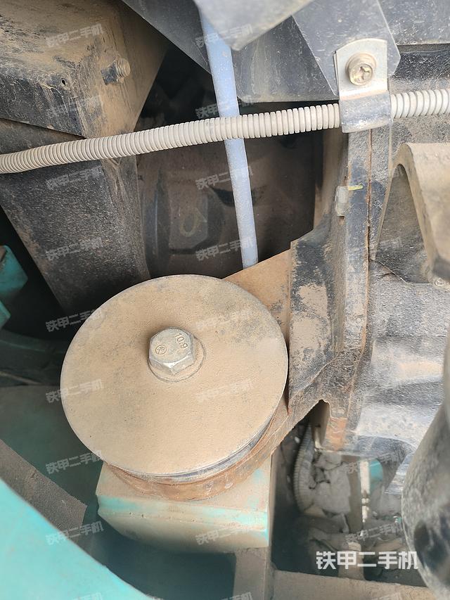 液压泵舱室正面整体（整机外观）