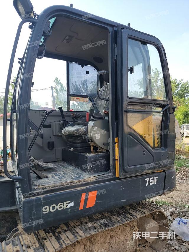 驾驶室整体（整机外观）