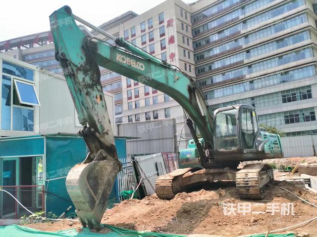 神钢SK260LC-8挖掘机