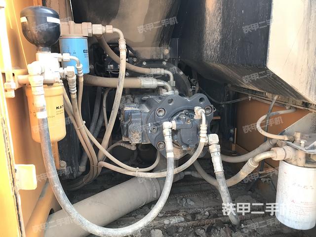 液压泵舱室正面整体（整机外观）