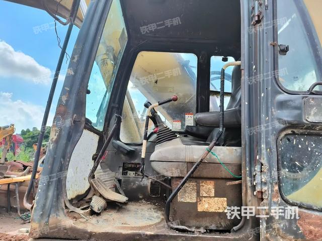 驾驶室整体（整机外观）