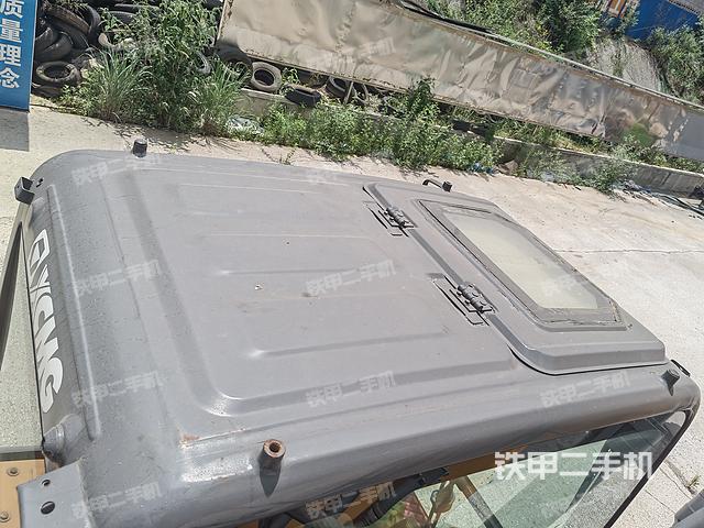 驾驶室顶部（整机外观）