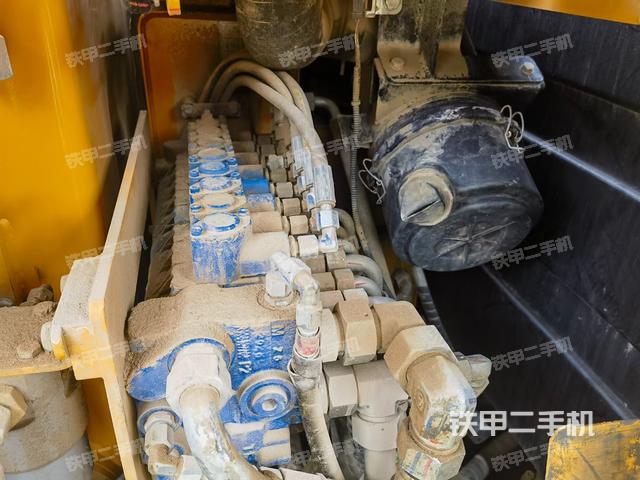 回转马达和主控阀（整机外观）