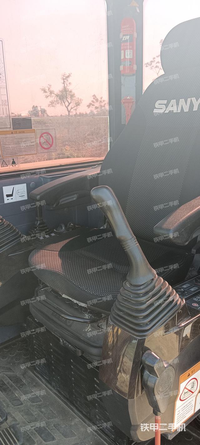 驾驶室整体（整机外观）