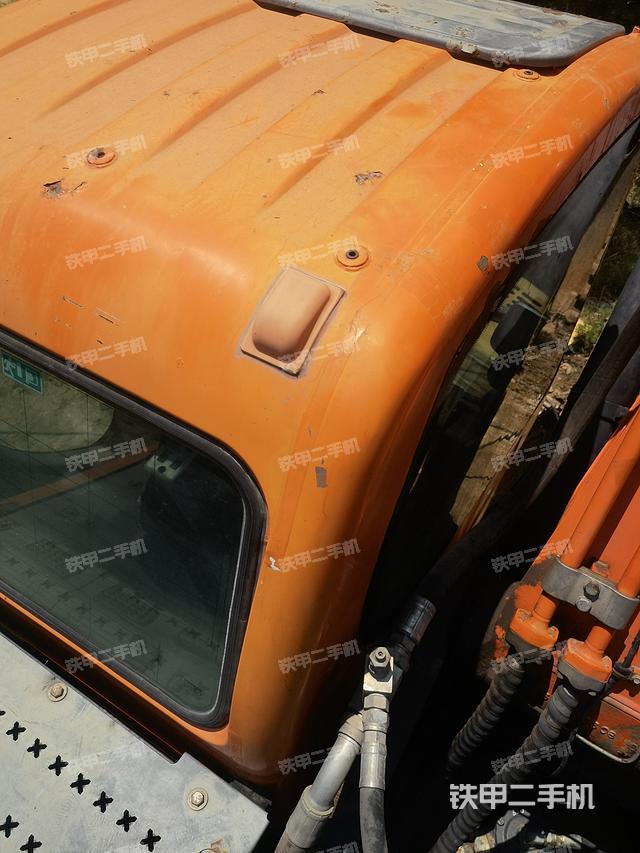 驾驶室顶部（整机外观）