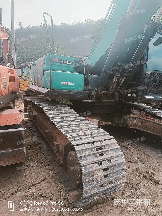 液压泵舱室正面整体（整机外观）