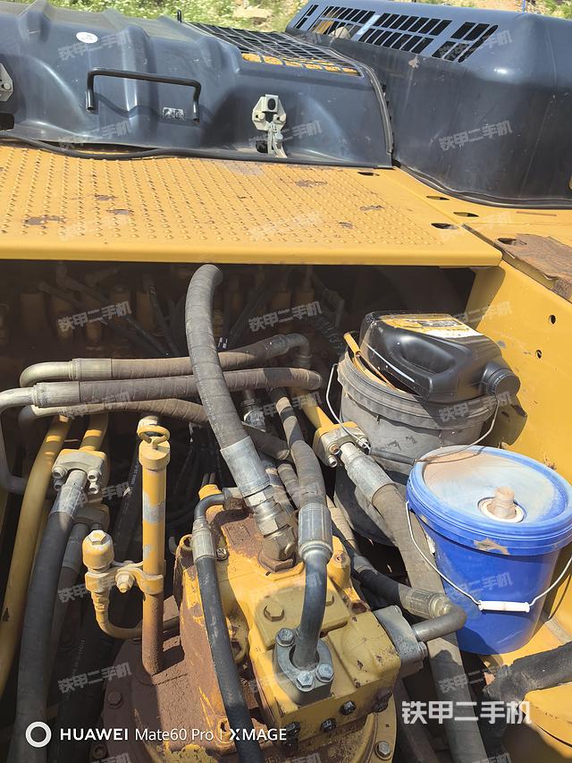 回转马达和主控阀（整机外观）