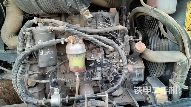 液压泵舱室正面整体（整机外观）