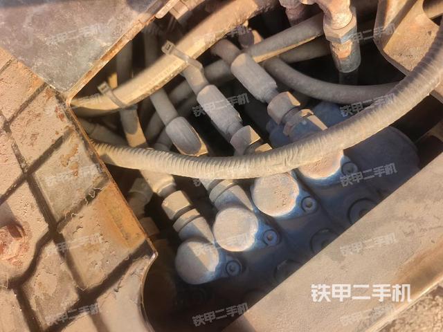 回转马达和主控阀（整机外观）