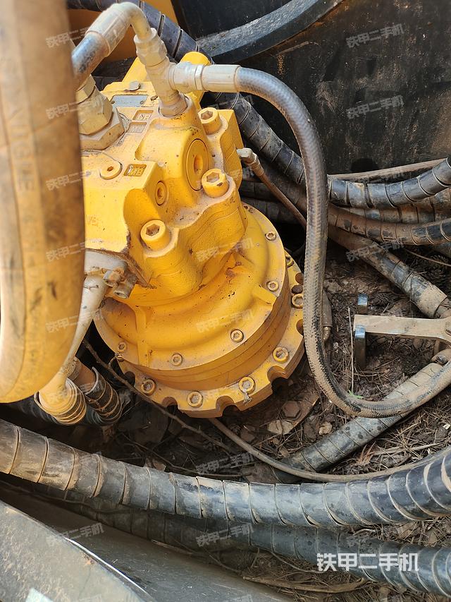 回转马达和主控阀（整机外观）