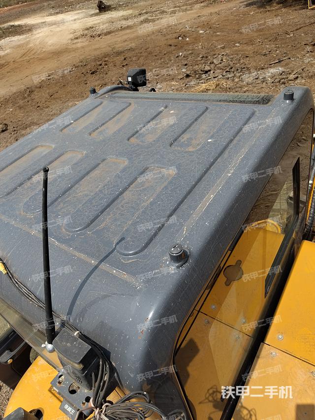 驾驶室顶部（整机外观）