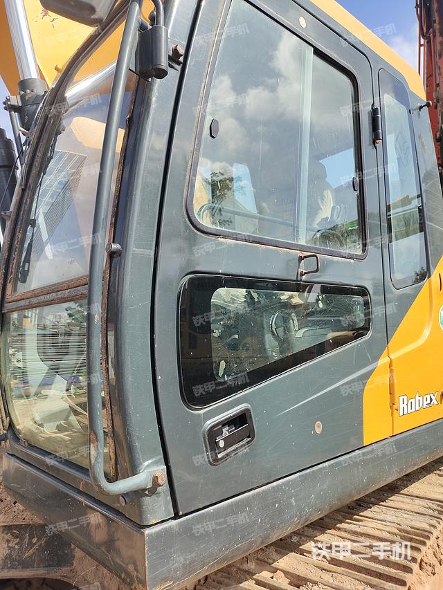 驾驶室整体（整机外观）