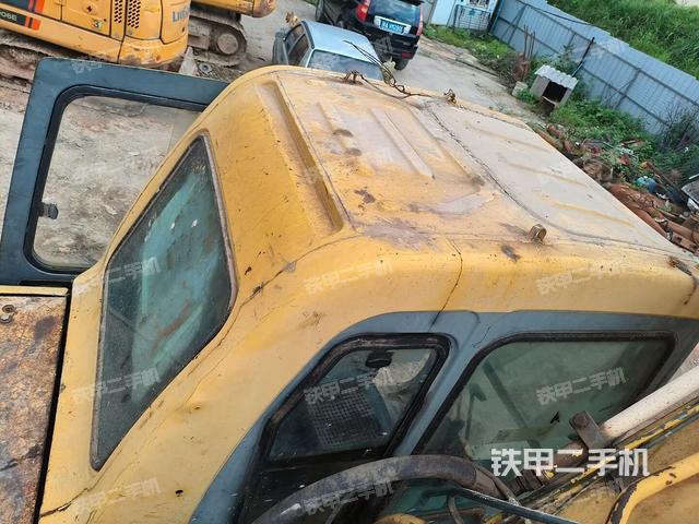 驾驶室顶部（整机外观）