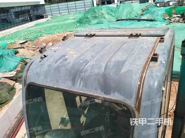 驾驶室顶部（整机外观）