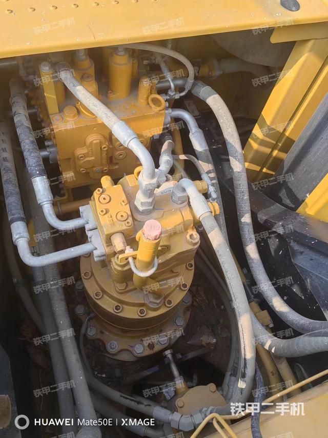 回转马达和主控阀（整机外观）