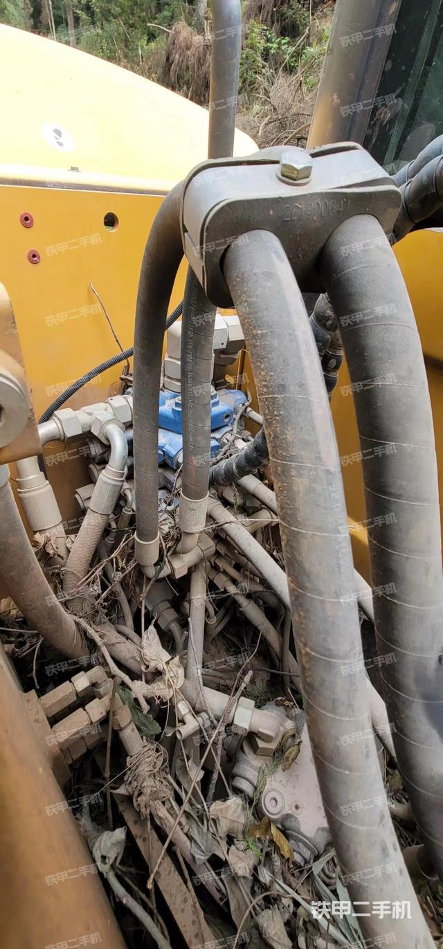 回转马达和主控阀（整机外观）