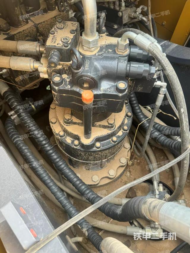 回转马达和主控阀（整机外观）