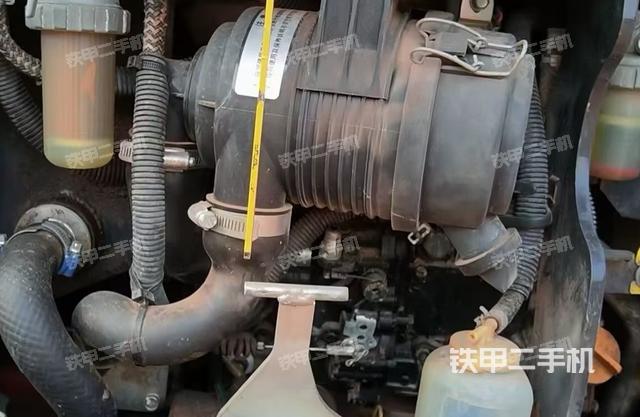 回转马达和主控阀（整机外观）