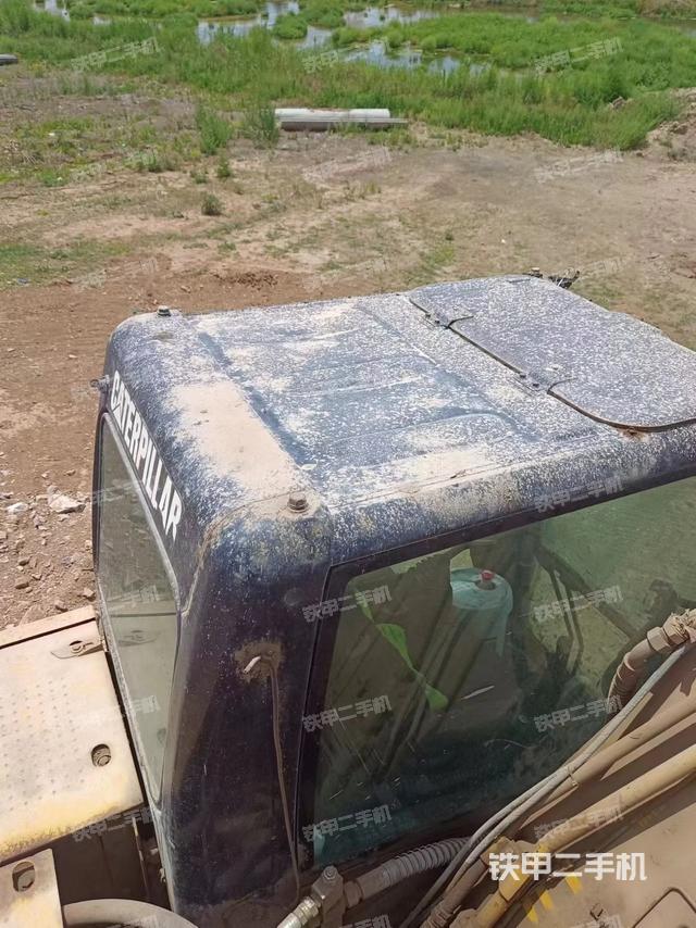 驾驶室顶部（整机外观）