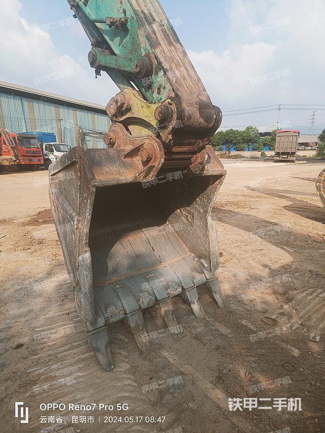 驾驶室顶部（整机外观）
