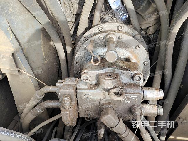 回转马达和主控阀（整机外观）