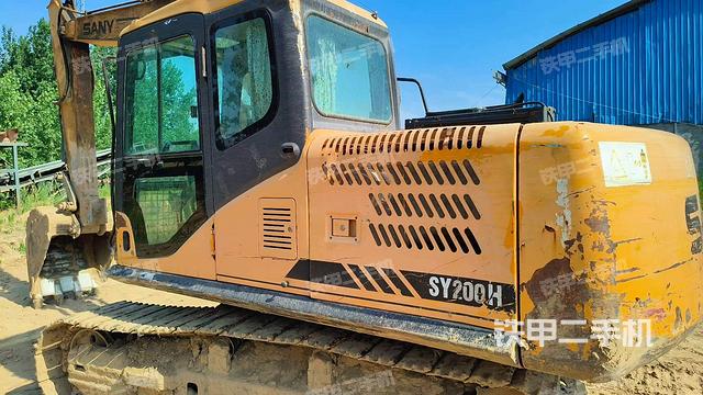 驾驶室顶部（整机外观）