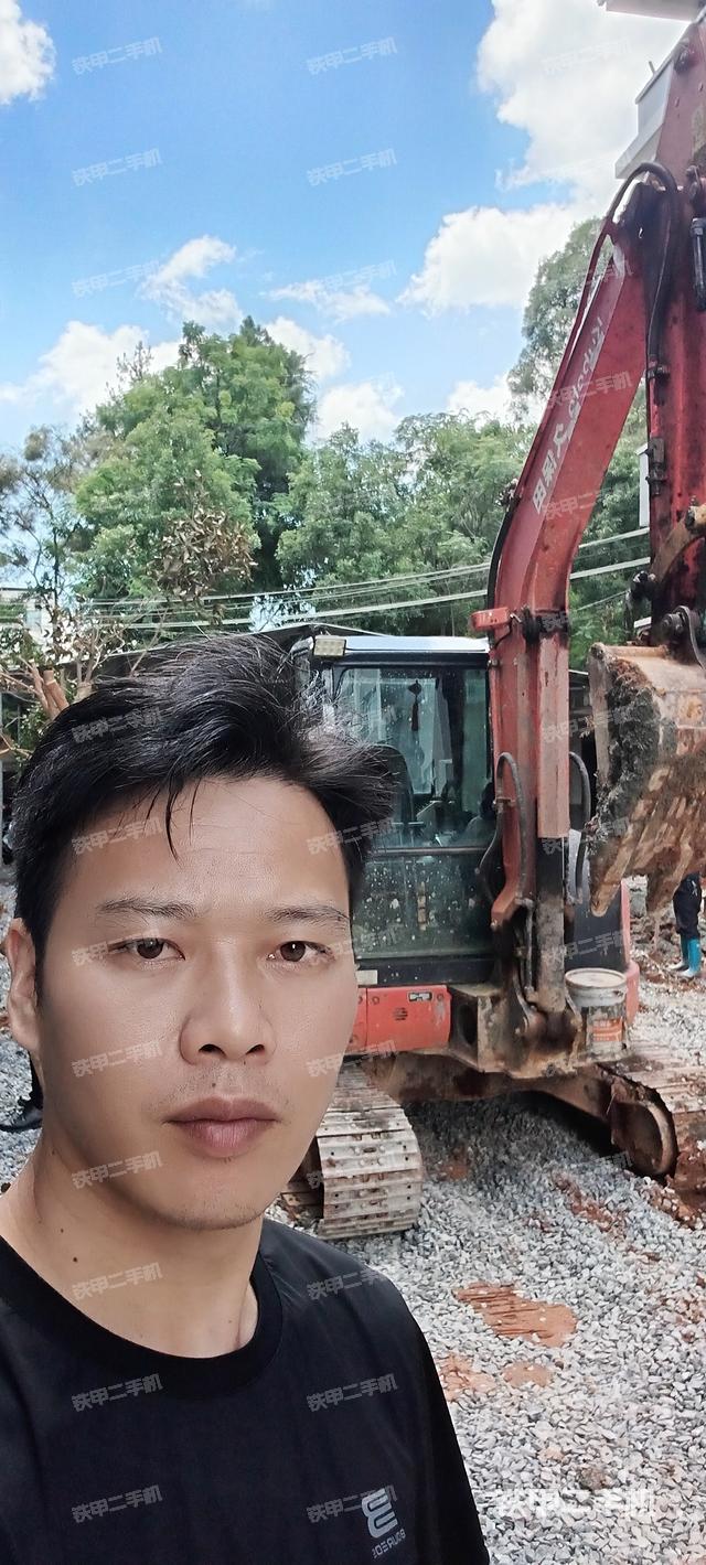 回转马达和主控阀（整机外观）