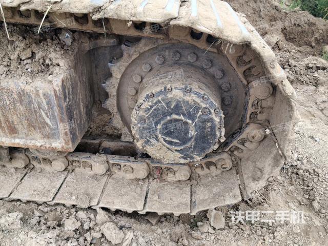 右驱动轮（行走机构）