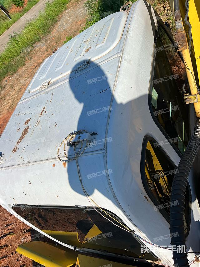 驾驶室顶部（整机外观）