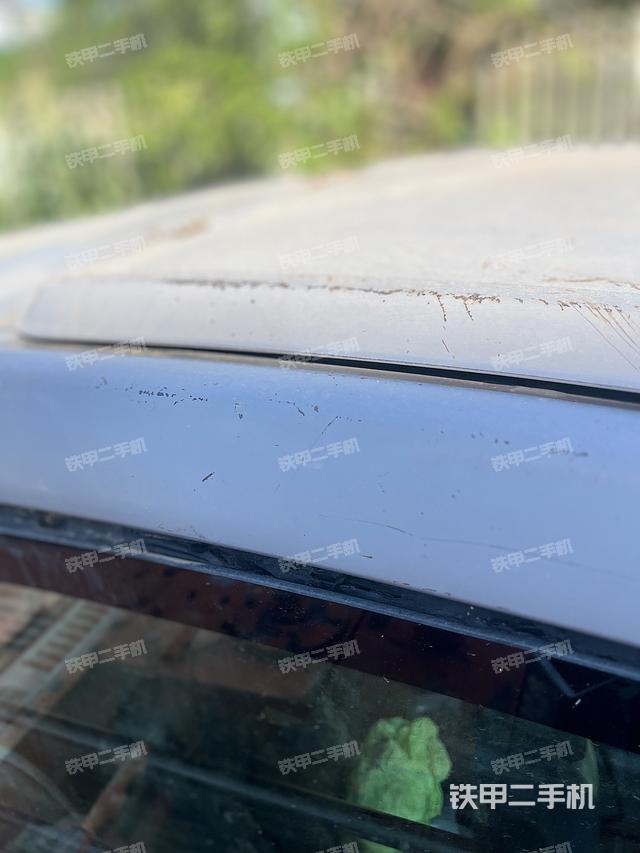 驾驶室顶部（整机外观）