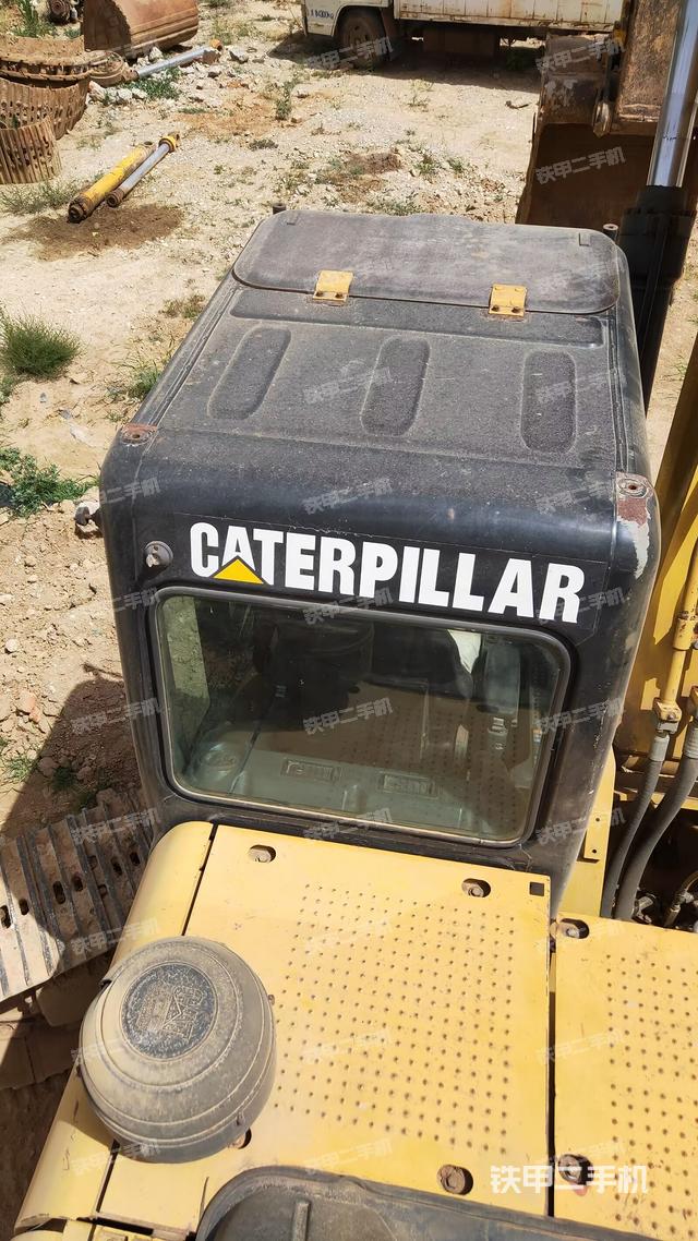 驾驶室顶部（整机外观）