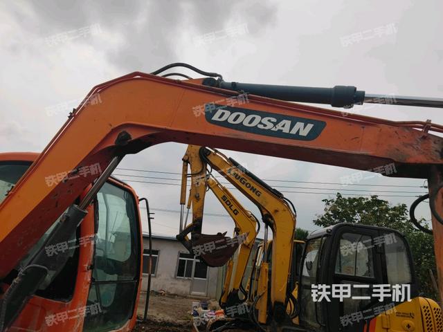 小臂整體右前(工作和回轉(zhuǎn)裝置) 小臂整體右前(工作和回轉(zhuǎn)裝置)