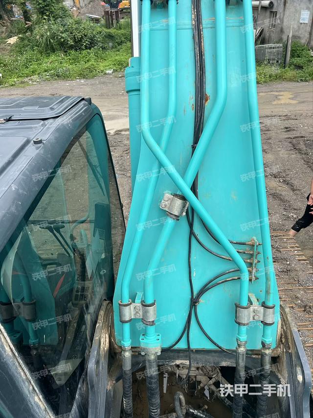 驾驶室顶部（整机外观）