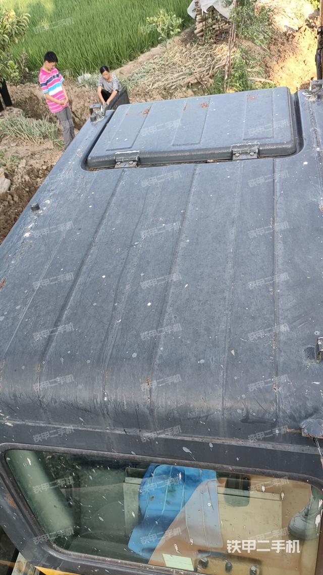 驾驶室顶部（整机外观）