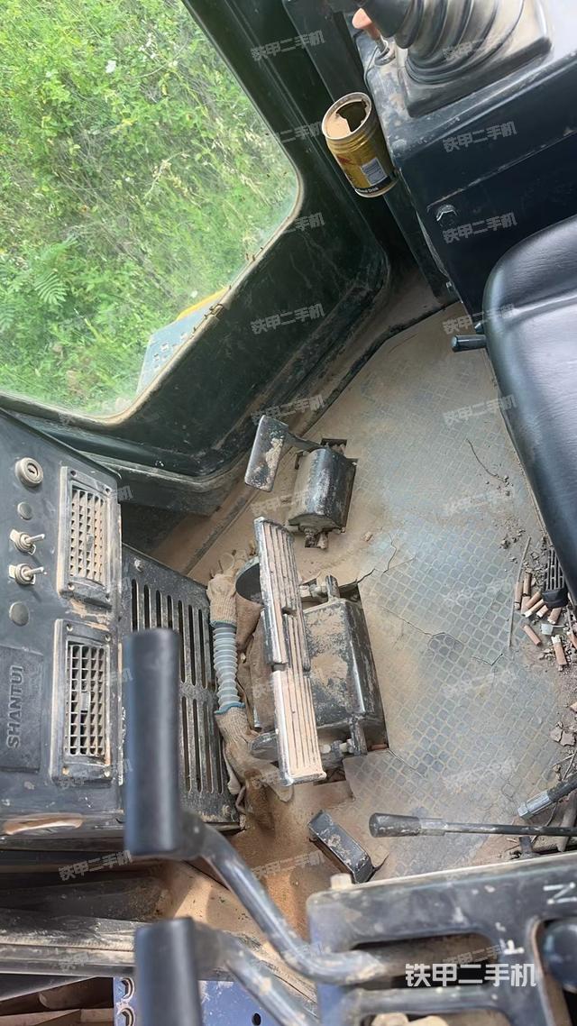 驾驶室操作台（设备外观及核心部件）