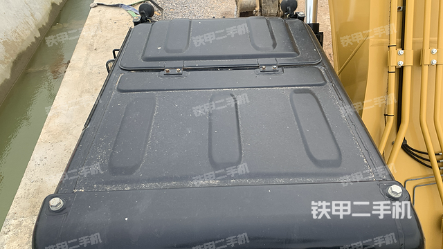 驾驶室顶部（整机外观）