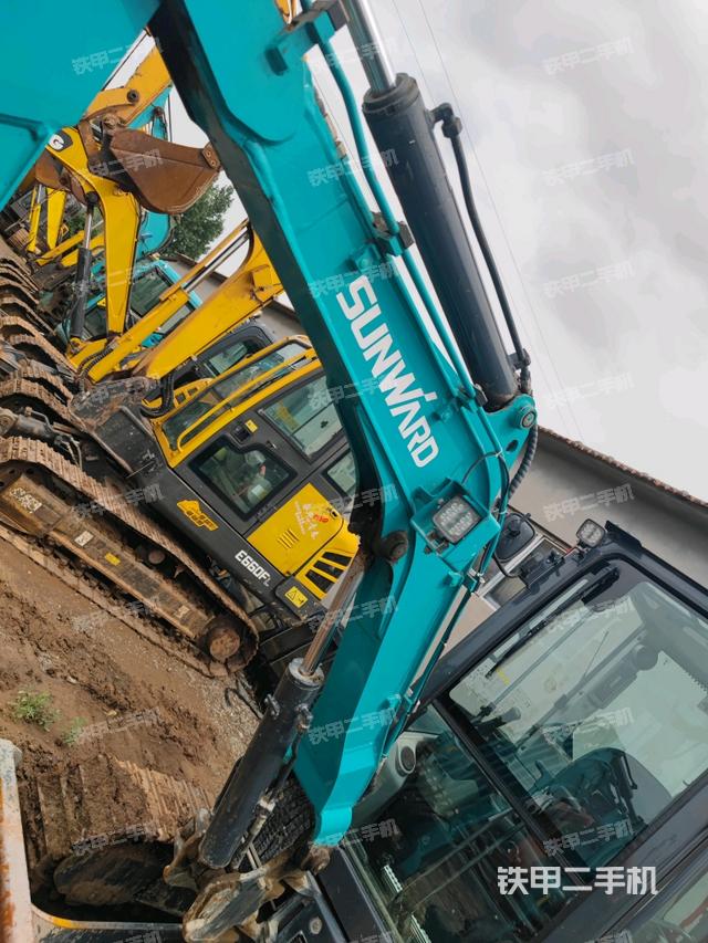 小臂整体右前(工作和回转装置) 小臂整体右前(工作和回转装置)